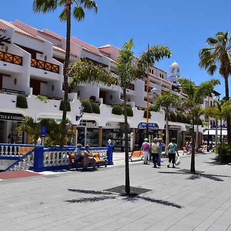 アパート Beachfront No 1 With Heated Pool, Close To Sea And Beach, Balcony, Wifi プラヤ・デ・ラス・アメリカス