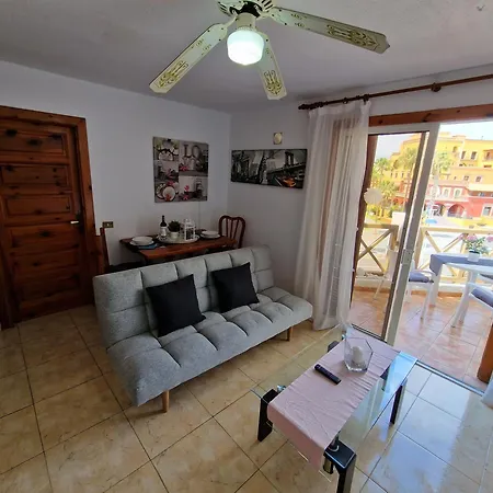 アパート Beachfront No 1 With Heated Pool, Close To Sea And Beach, Balcony, Wifi *