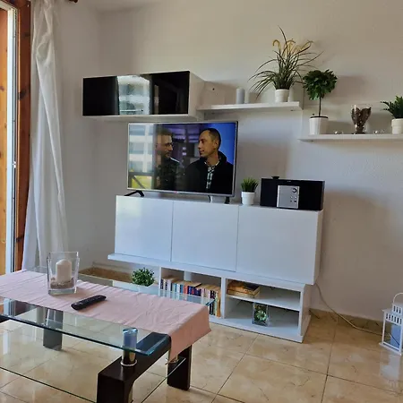 アパート Beachfront No 1 With Heated Pool, Close To Sea And Beach, Balcony, Wifi *