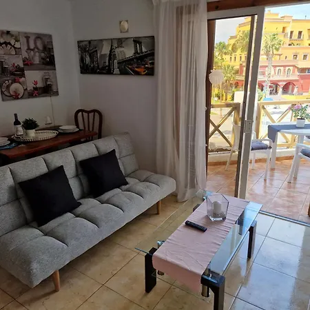 アパート Beachfront No 1 With Heated Pool, Close To Sea And Beach, Balcony, Wifi