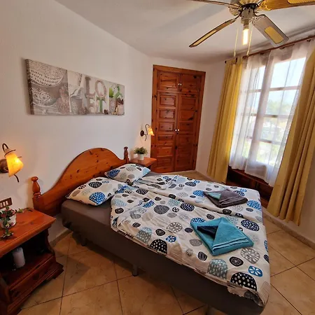 アパート Beachfront No 1 With Heated Pool, Close To Sea And Beach, Balcony, Wifi *